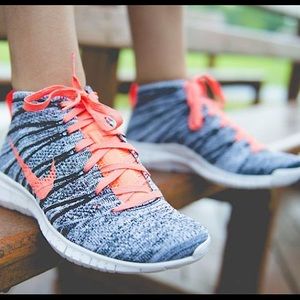 Nike Flyknit Chukka Mango size 6.5